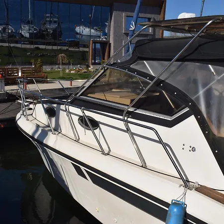 Stamas Yacht Botel